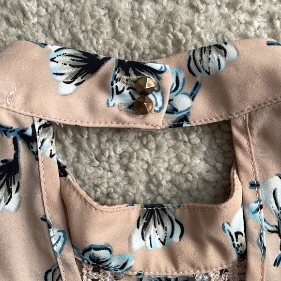 Sienna Sky High Rise Peach Pino Nude Floral Blouse with Lace Inlay - Picture 6 of 8